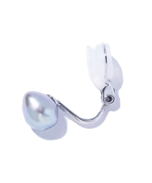les bonbon（ルボンボン）の「【les bonbon】organic pearl earring WH/オーガニック パール イヤリング（イヤリング・レディース・シルバー/ゴールド/ホワイト/グレー・FREE）」の7枚目の写真