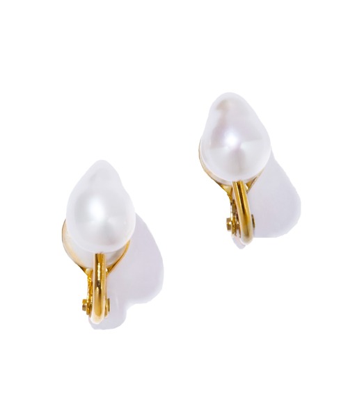 les bonbon（ルボンボン）の「【les bonbon】organic pearl earring WH/オーガニック パール イヤリング（イヤリング・レディース・シルバー/ゴールド/ホワイト/グレー・FREE）」の5枚目の写真