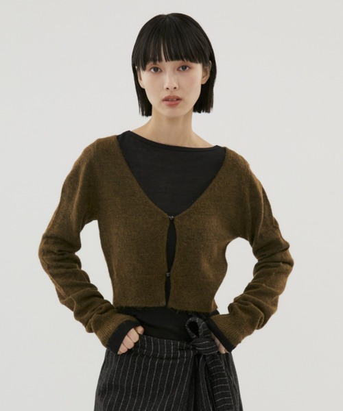 FUULLY STUDIO(フーリィーステューディオ)の「プチボタンショートニットカーデ(カーディガン/ボレロ・レディース・オフホワイト/ブラウン・FREE)」の4枚目の写真