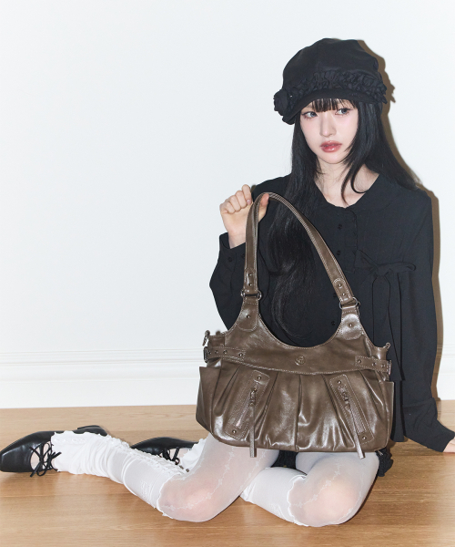 ILLIGO（イリゴ）の「エンバー バックルショルダーバッグ ベージュ