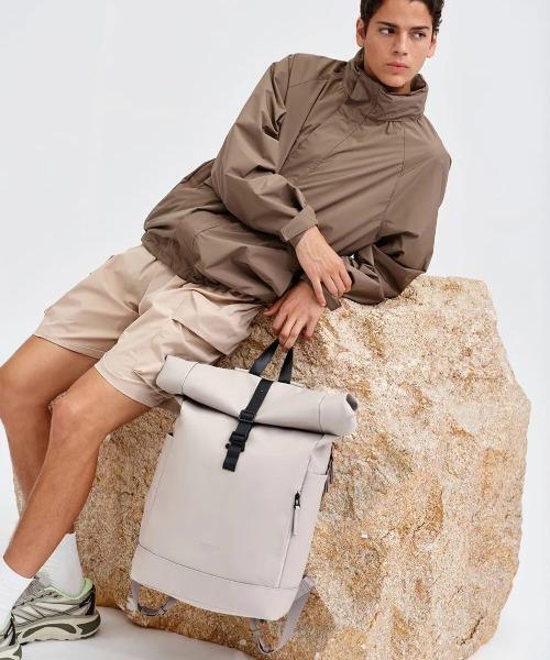 GASTON LUGA(ガストンルーガ)の「GASTON LUGA/ガストンルーガ/Splash Rolltop 16"(バックパック/リュック・レディース・ブラック/グレー・F)」の3枚目の写真