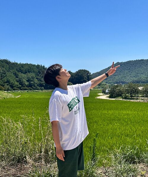 UNDEROFF(アンダーオフ)の「オーバーサイズクルーネックブルックリン半袖Tシャツホワイトグリーン(Tシャツ/カットソー・レディース・ホワイト・SMALL/MEDIUM/LARGE/X-LARGE)」の2枚目の写真