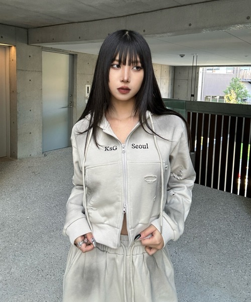 KsG(ケーエスジー)の「クロップドダブルジップダメージセットアップ(セットアップ・レディース・ベージュ/ブラック/グレー・MEDIUM/SMALL)」の13枚目の写真