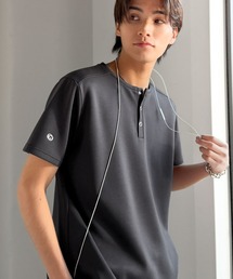 Classical Origin（クラシカルオリジン）の「【接触冷感機能付き】肩切り替えショート丈ダンボール素材ヘンリーネックTシャツ/Shoulder Panel Cropped Double-Knit Henley T-Shirt（Tシャツ/カットソー）」