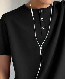 Classical Origin（クラシカルオリジン）の「【接触冷感機能付き】肩切り替えショート丈ダンボール素材ヘンリーネックTシャツ/Shoulder Panel Cropped Double-Knit Henley T-Shirt（Tシャツ/カットソー）」