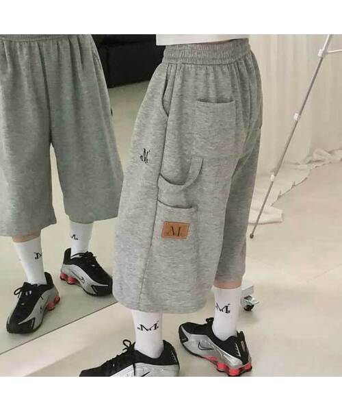 MUCENT(ムセント)の「ハンマーポケットカーペンタースウェットバミューダパンツ 男女共用 (3カラー)(スウェットパンツ・レディース・ブラック/グレー・FREE)」の2枚目の写真