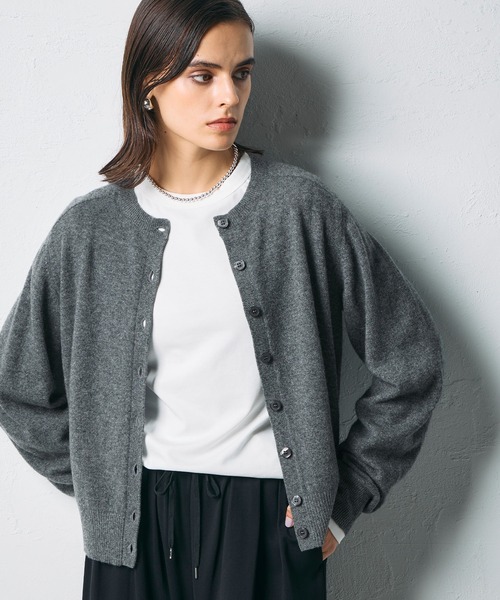 N.O.R.C（ノーク）の「【CASHMERE100%】カシミヤクルーネックニットカーディガン（カーディガン/ボレロ・レディース・チャコール/ベージュ/ブラック/サックスブルー・フリー）」の3枚目の写真