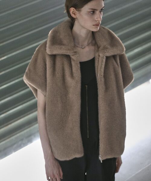 GARAGE OF GOOD CLOTHING(ガレージオブグッドクロージング)の「グラデーションファーZIP VEST(その他アウター・レディース・グレー/キャメル・M)」の2枚目の写真