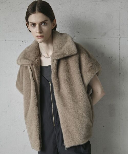 GARAGE OF GOOD CLOTHING(ガレージオブグッドクロージング)の「グラデーションファーZIP VEST(その他アウター・レディース・グレー/キャメル・M)」の3枚目の写真