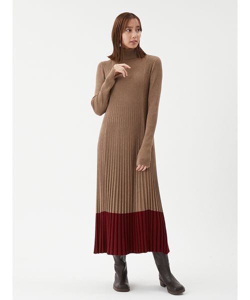 Mila Owen(ミラオーウェン)の「タートルネックロングリブニットワンピース(ワンピース・レディース・ネイビー/イエロー/キャメル/アイボリー・0/1)」の1枚目の写真