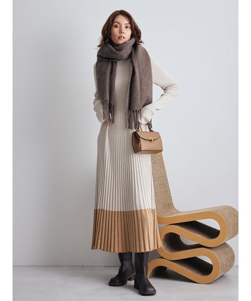 Mila Owen(ミラオーウェン)の「タートルネックロングリブニットワンピース(ワンピース・レディース・ネイビー/イエロー/キャメル/アイボリー・0/1)」の2枚目の写真