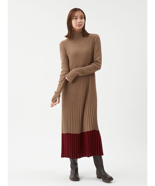 Mila Owen(ミラオーウェン)の「タートルネックロングリブニットワンピース(ワンピース・レディース・ネイビー/イエロー/キャメル/アイボリー・0/1)」の6枚目の写真