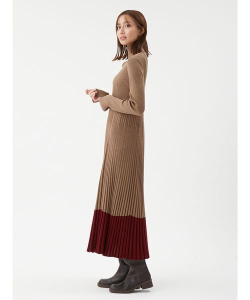 Mila Owen(ミラオーウェン)の「タートルネックロングリブニットワンピース(ワンピース・レディース・ネイビー/イエロー/キャメル/アイボリー・0/1)」の7枚目の写真