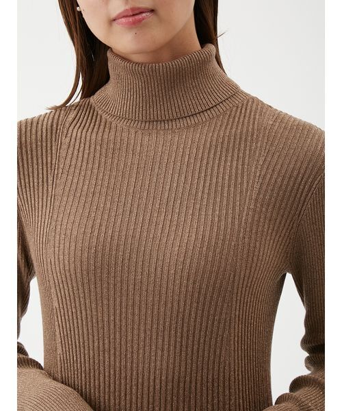 Mila Owen(ミラオーウェン)の「タートルネックロングリブニットワンピース(ワンピース・レディース・ネイビー/イエロー/キャメル/アイボリー・0/1)」の9枚目の写真