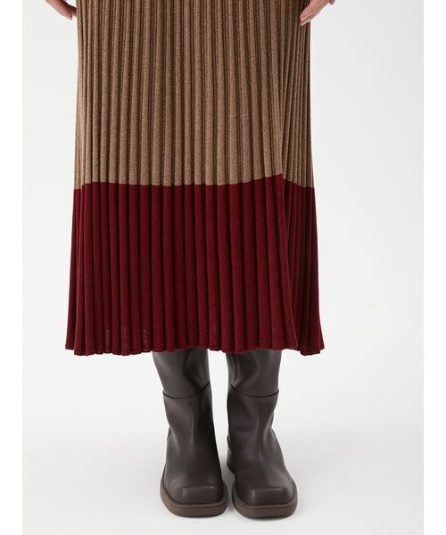 Mila Owen(ミラオーウェン)の「タートルネックロングリブニットワンピース(ワンピース・レディース・ネイビー/イエロー/キャメル/アイボリー・0/1)」の13枚目の写真