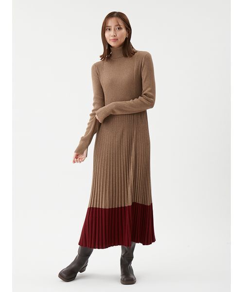 Mila Owen(ミラオーウェン)の「タートルネックロングリブニットワンピース(ワンピース・レディース・ネイビー/イエロー/キャメル/アイボリー・0/1)」の14枚目の写真