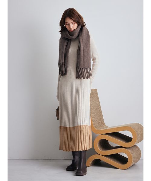 Mila Owen(ミラオーウェン)の「タートルネックロングリブニットワンピース(ワンピース・レディース・ネイビー/イエロー/キャメル/アイボリー・0/1)」の16枚目の写真