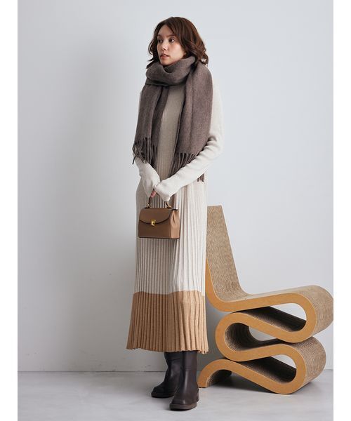 Mila Owen(ミラオーウェン)の「タートルネックロングリブニットワンピース(ワンピース・レディース・ネイビー/イエロー/キャメル/アイボリー・0/1)」の17枚目の写真