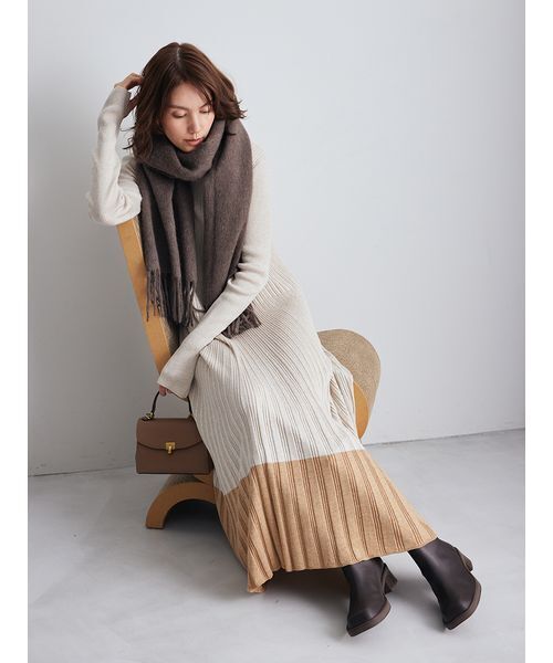 Mila Owen(ミラオーウェン)の「タートルネックロングリブニットワンピース(ワンピース・レディース・ネイビー/イエロー/キャメル/アイボリー・0/1)」の20枚目の写真