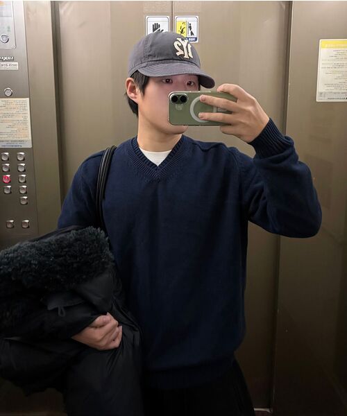 NOUN(ノウン)の「layered V neck knit (navy)(ニット/セーター・メンズ・その他・1/2)」の6枚目の写真