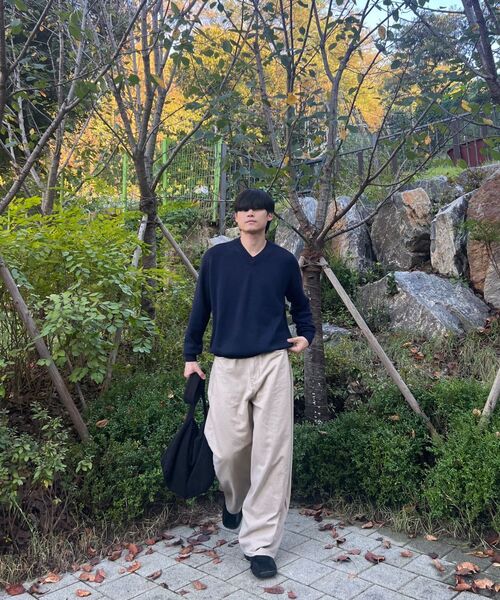 NOUN(ノウン)の「layered V neck knit (navy)(ニット/セーター・メンズ・その他・1/2)」の2枚目の写真
