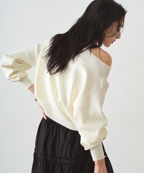 LOUNGEDRESS（ラウンジドレス）の「ジョーゼットオフショルニット（ニット/セーター・レディース・グレイッシュベージュ/ブラック/オフホワイト・FREE）」の17枚目の写真