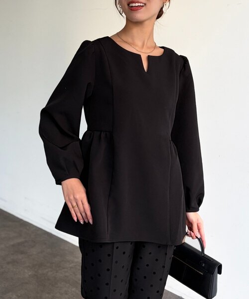 Chez toi（シェトワ）の「【セレモニー対応可】ペプラムブラウス（シャツ/ブラウス・レディース・オフホワイト/ブラック・FREE）」の2枚目の写真