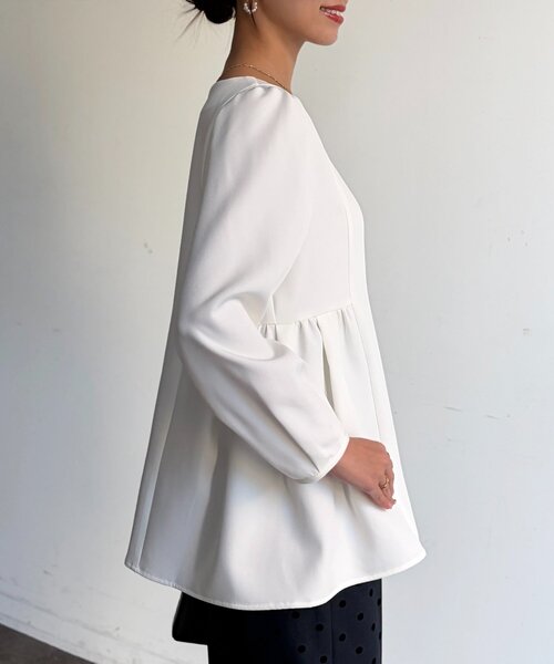 Chez toi（シェトワ）の「【セレモニー対応可】ペプラムブラウス（シャツ/ブラウス・レディース・オフホワイト/ブラック・FREE）」の5枚目の写真