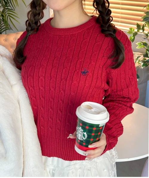 BEVERLY HILLS POLO CLUB(ビバリーヒルズポロクラブ)の「【BEVERLY HILLS POLO CLUB】ケーブル編みショート丈ワンポイント刺繍ニット(ニット/セーター・レディース・ネイビー/レッド/アイボリー・F)」の3枚目の写真