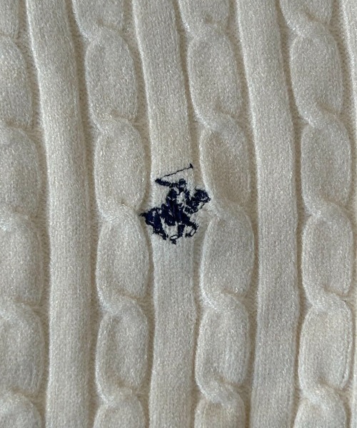 BEVERLY HILLS POLO CLUB(ビバリーヒルズポロクラブ)の「【BEVERLY HILLS POLO CLUB】ケーブル編みショート丈ワンポイント刺繍ニット(ニット/セーター・レディース・ネイビー/レッド/アイボリー・F)」の8枚目の写真