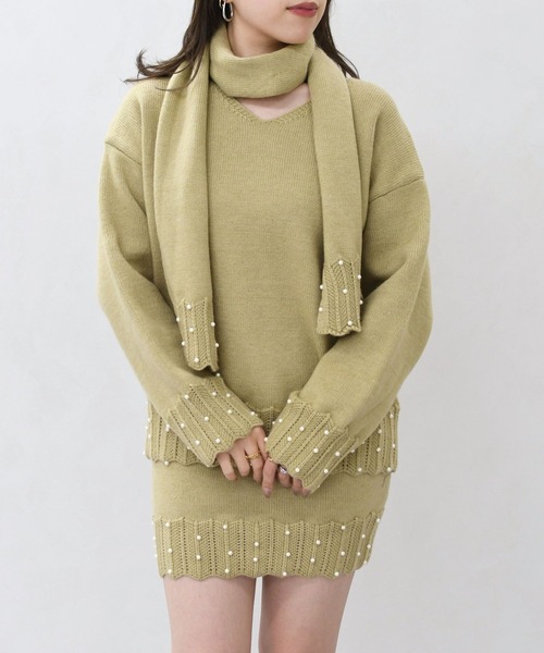 MISCH MASCH(ミッシュマッシュ)の「一部店舗限定 パールデザインニットワンピース×マフラーセット(セットアップ・レディース・グレー/ベージュ・フリ-)」の2枚目の写真
