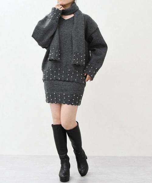 MISCH MASCH(ミッシュマッシュ)の「一部店舗限定 パールデザインニットワンピース×マフラーセット(セットアップ・レディース・グレー/ベージュ・フリ-)」の1枚目の写真