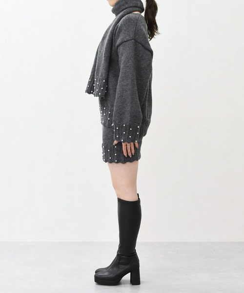 MISCH MASCH(ミッシュマッシュ)の「一部店舗限定 パールデザインニットワンピース×マフラーセット(セットアップ・レディース・グレー/ベージュ・フリ-)」の9枚目の写真