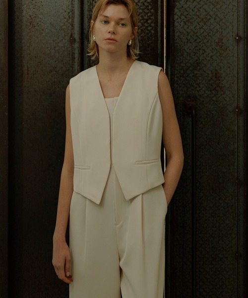 ADAM ET ROPE'（アダムエロペ）の「【サステナブル】ジレコンビロンパース（つなぎ/オールインワン・レディース・キナリ/ブラック・36/38）」の2枚目の写真