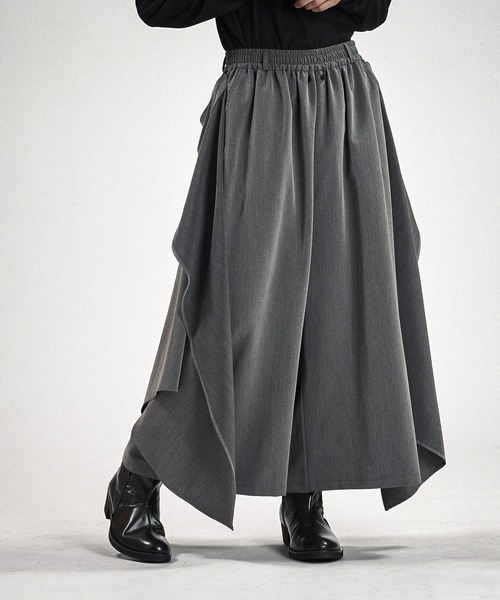 NO ID.(ノーアイディ)の「【NO ID.】Layered Cape Baggy Trousers / レイヤード ケープ バギー トラウザーズ(スラックス・メンズ・ブラック/グレー・1/2)」の4枚目の写真