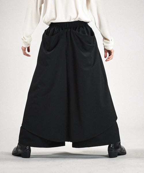 NO ID.(ノーアイディ)の「【NO ID.】Layered Cape Baggy Trousers / レイヤード ケープ バギー トラウザーズ(スラックス・メンズ・ブラック/グレー・1/2)」の12枚目の写真