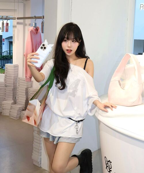 CHICKS(チックス)の「ノッティングヒルフェミニンワンショルダー半袖ホワイト(Tシャツ/カットソー・レディース・その他・FREE)」の19枚目の写真