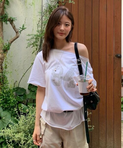 CHICKS(チックス)の「ノッティングヒルフェミニンワンショルダー半袖ホワイト(Tシャツ/カットソー・レディース・その他・FREE)」の5枚目の写真
