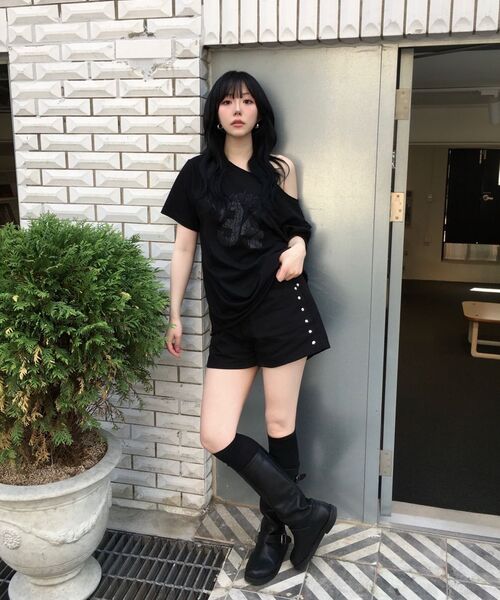 CHICKS(チックス)の「ノッティングヒルフェミニンワンショルダー半袖ホワイト(Tシャツ/カットソー・レディース・その他・FREE)」の4枚目の写真