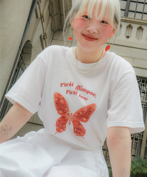 MIMI MONDE(ミミモンド)の「バタフライスローガンTシャツ(ホワイト)(Tシャツ/カットソー・レディース・その他・MEDIUM/X-LARGE)」の1枚目の写真