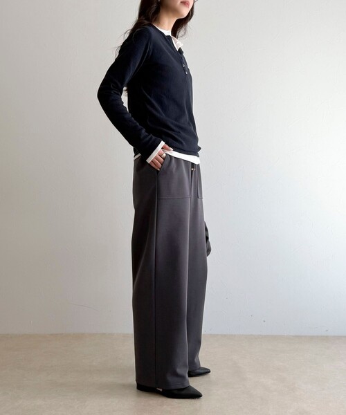 fredy emue（フレディエミュ）の「ポンチイージーベイカーパンツ（その他パンツ・レディース・ブラック/チャコールグレー/オフホワイト・38/36）」の18枚目の写真