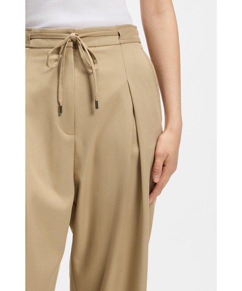 BOSS(ボス)の「【オンライン限定】テーパードフィットパンツ フロントタック(チノパンツ・レディース・ベージュ・34/32/38/36)」の2枚目の写真