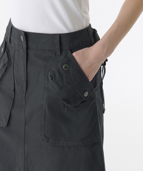 MUSINSA STANDARD WOMAN（ムシンサスタンダードウーマン）の「ウィメンズカーゴニーレングススカート[ダークグレー]（スカート・レディース・その他・LARGE/MEDIUM/X-SMALL/SMALL）」の3枚目の写真