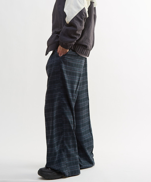 CONVERSE TOKYO（コンバーストウキョウ）の「CHECKED WIDE SLACKS（スラックス・レディース・ネイビー/ブラック/ベージュ・SMALL/MEDIUM）」の3枚目の写真