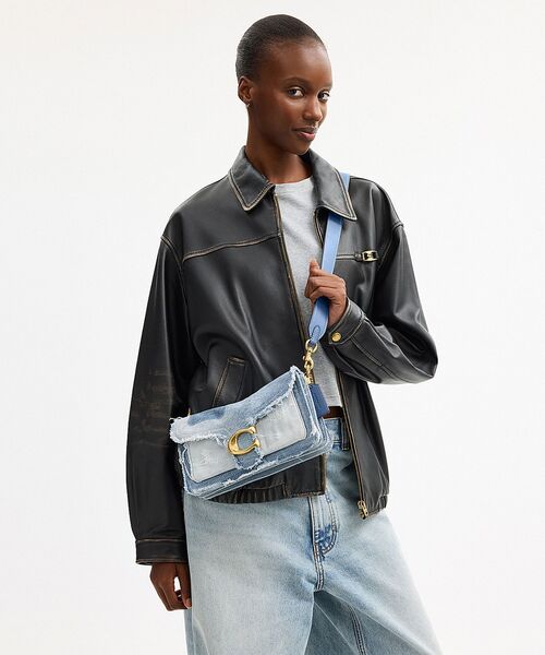 COACH（コーチ）の「タビー ショルダー バッグ 26・リパーパス デニム パッチワーク（ショルダーバッグ・レディース・ブルー系その他・ONE）」の12枚目の写真