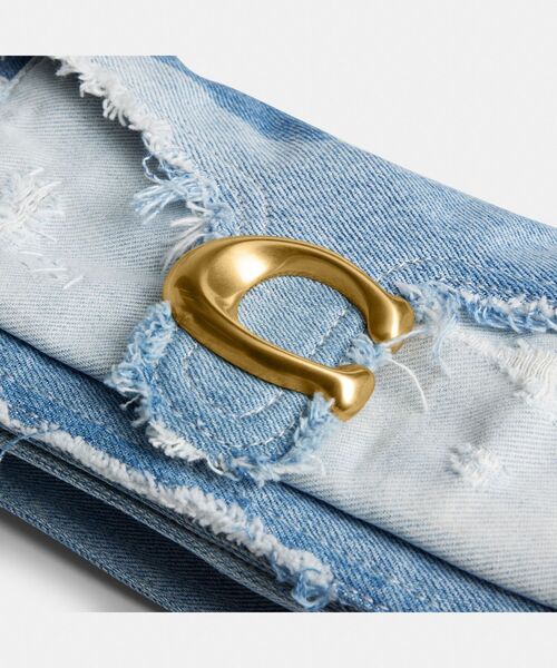 COACH（コーチ）の「タビー ショルダー バッグ 26・リパーパス デニム パッチワーク（ショルダーバッグ・レディース・ブルー系その他・ONE）」の4枚目の写真