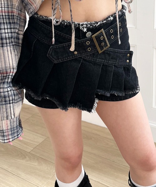 SPIRALGIRL(スパイラルガール)の「ベルトプリーツデザインショートパンツ(デニムパンツ・レディース・ブラック/ブルー・SMALL/MEDIUM)」の11枚目の写真