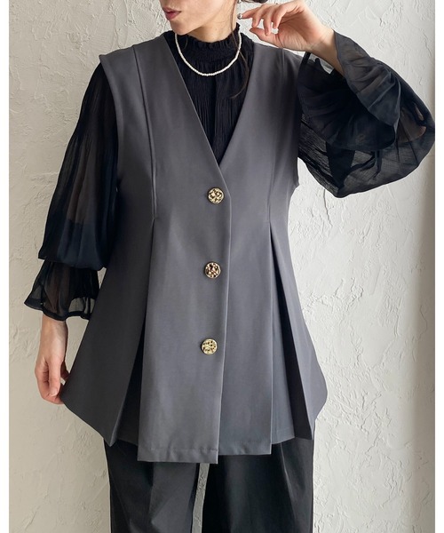 She's Closet(シーズクローゼット)の「タック切り替えペプラムVネック金ボタンベスト(ベスト・レディース・ブラック/グレー/ネイビー・S/M/L)」の7枚目の写真