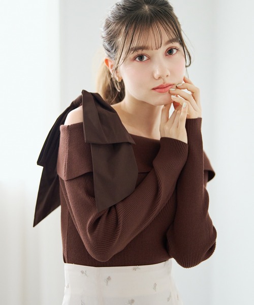 31 Sons de mode（トランテアン　ソン　ドゥ　モード）の「2026春夏新作 アシメリボンニットプルオーバー（ニット/セーター・レディース・ブラウン/ブラック/オフホワイト・ﾌﾘ-）」の3枚目の写真