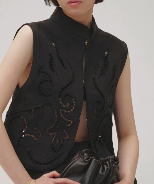 TODAYFUL(トゥデイフル)の「Cut Lace Twill Vest(ベスト・レディース・ブラック/キナリ・FREE)」の2枚目の写真